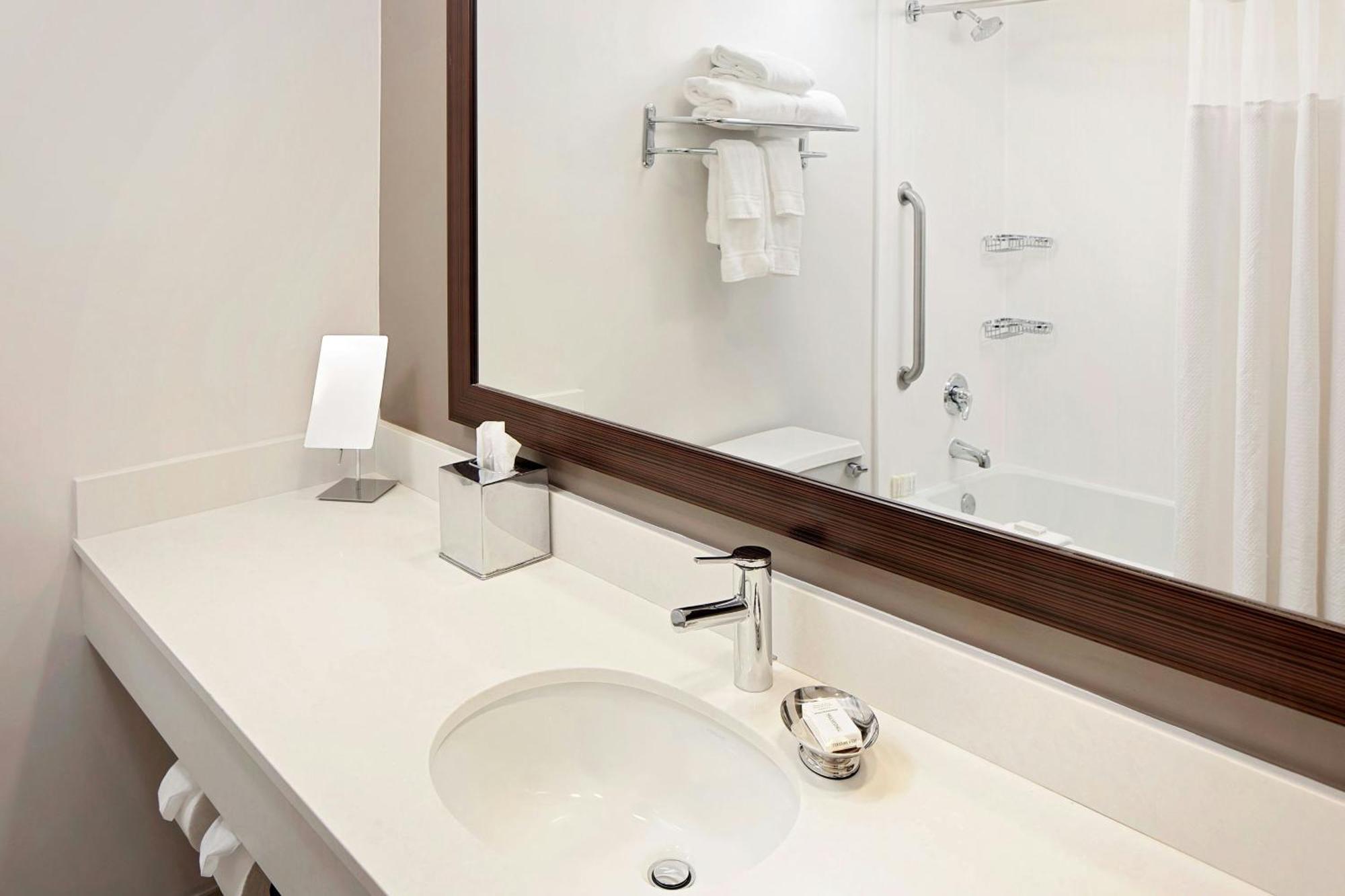 Courtyard By Marriott Fort Lauderdale North/Cypress Creek Екстериор снимка