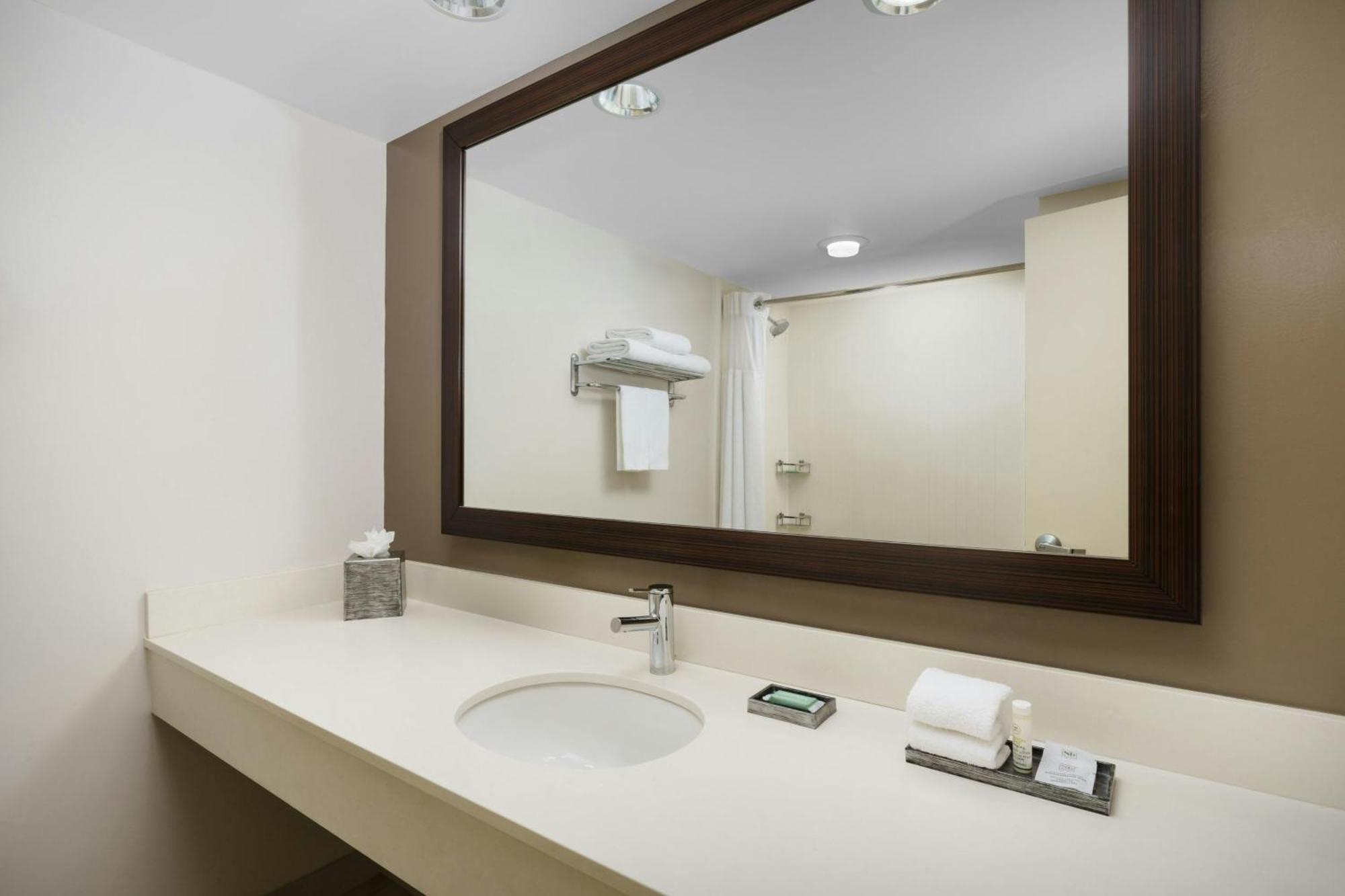Courtyard By Marriott Fort Lauderdale North/Cypress Creek Екстериор снимка