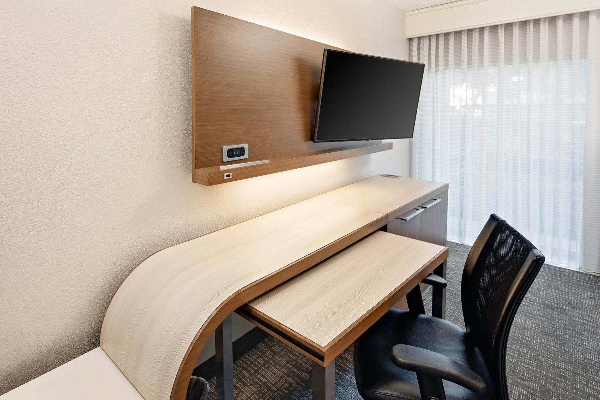 Courtyard By Marriott Fort Lauderdale North/Cypress Creek Екстериор снимка