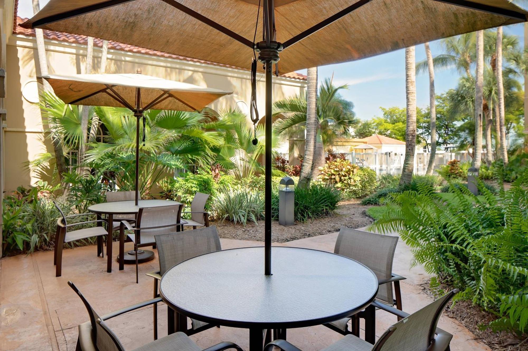 Courtyard By Marriott Fort Lauderdale North/Cypress Creek Екстериор снимка