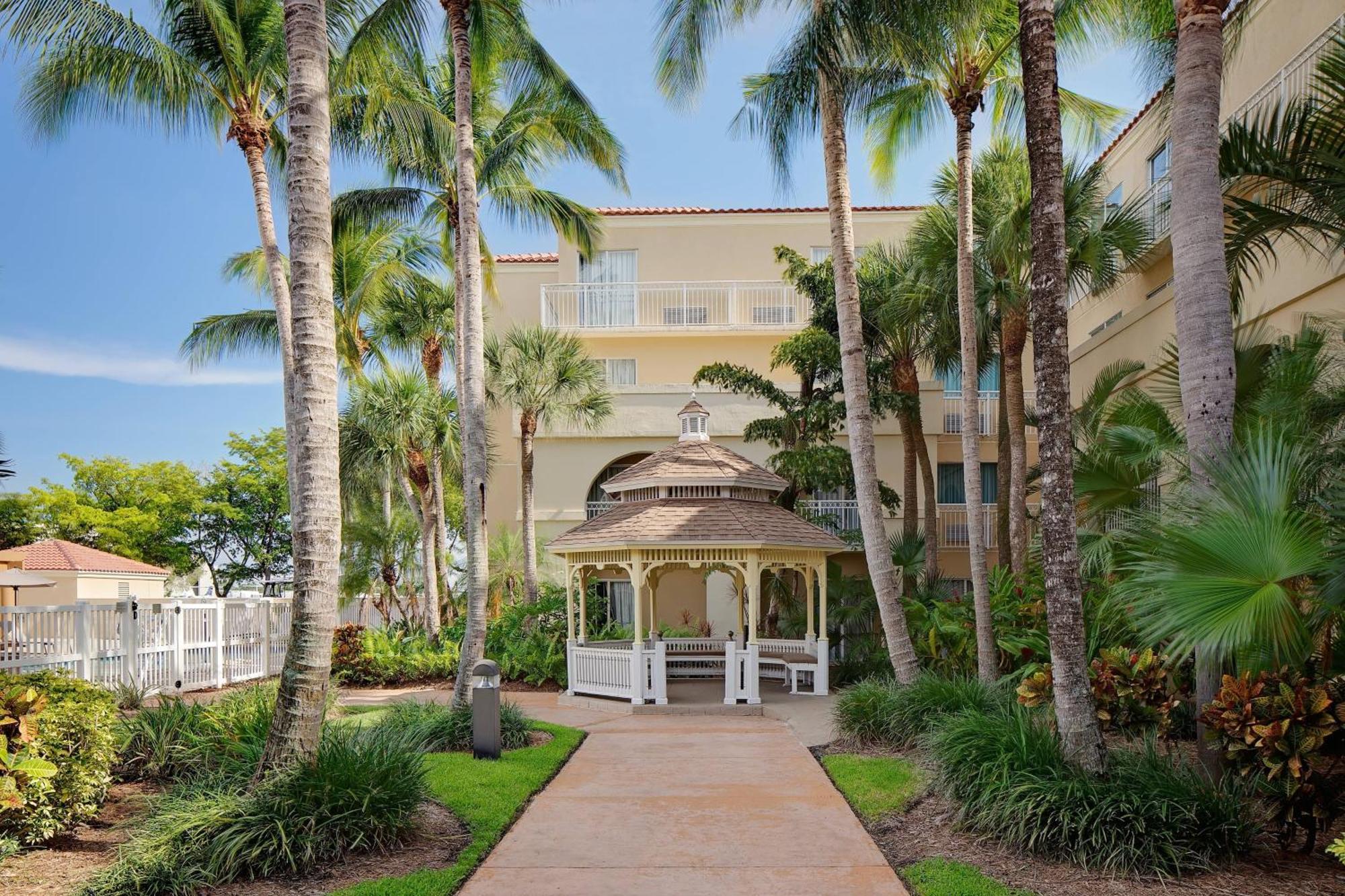 Courtyard By Marriott Fort Lauderdale North/Cypress Creek Екстериор снимка