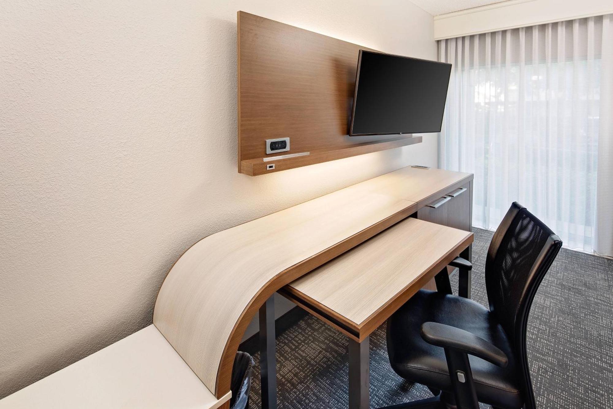 Courtyard By Marriott Fort Lauderdale North/Cypress Creek Екстериор снимка