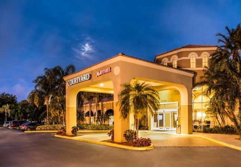 Courtyard By Marriott Fort Lauderdale North/Cypress Creek Екстериор снимка